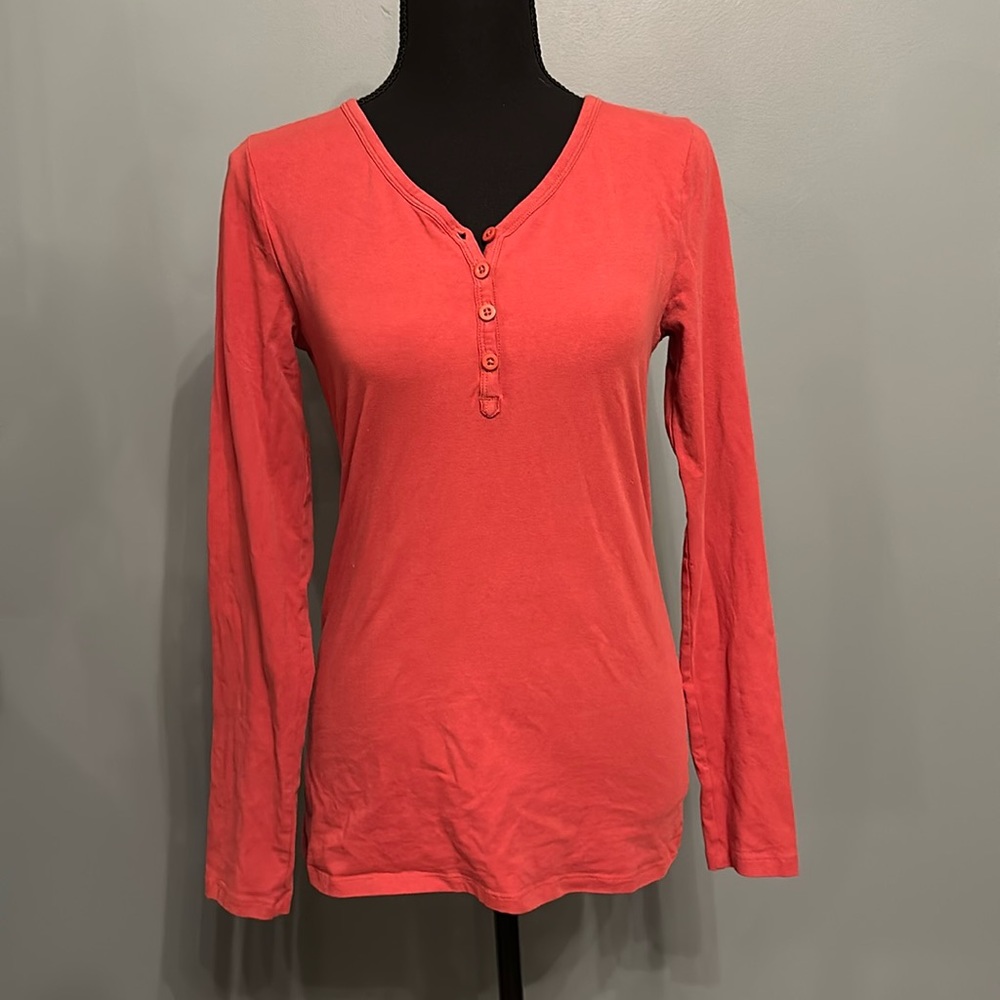 DULUTH TRADING COMPANY/ red half button down shirt